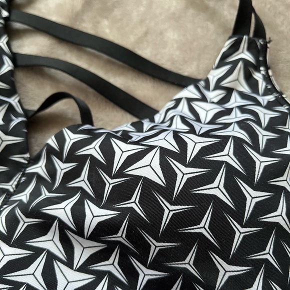 Victoria’s Secret VSX Sports Bra - Picture 4 of 5